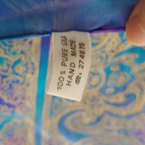 NWOT Turkey Silk Hand-Rolled Hem Gold Pattern Scarf - Picture 7 of 8